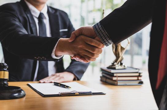 How to Find the Right Commercial Lawyer for Your Business in Dubai | Legal Support UAE